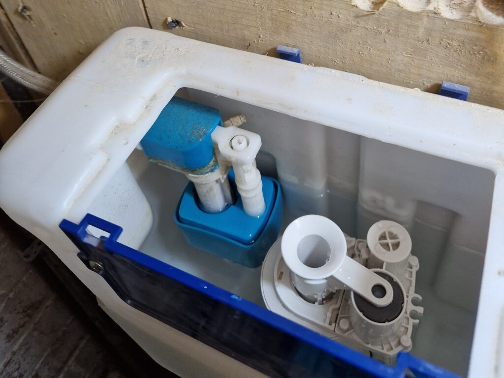 Plumber in Romford_Toilet cistern 10